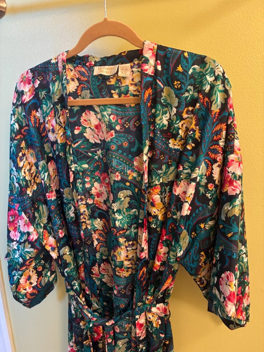 Victoria's Secret Robe - Picture 4 of 7